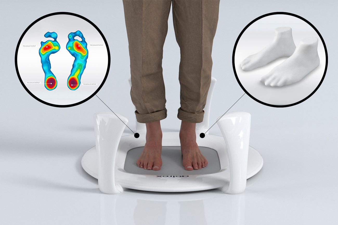 A customer on the Aetrex scanner with a live pressure map and 3D foot model